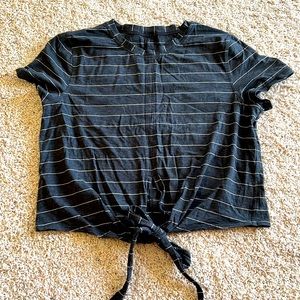 Lululemon crop top tshirt with tie